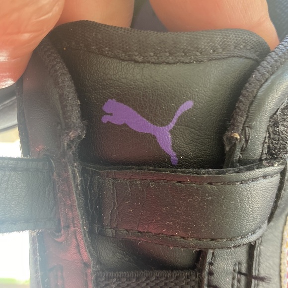 Girls puma shoes (gently used) - Picture 6 of 7